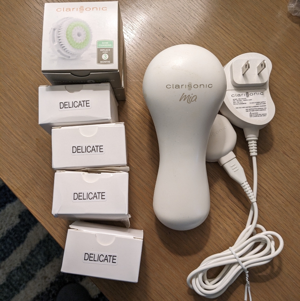 Clarisonic Mia w/ Delicate Brush heads